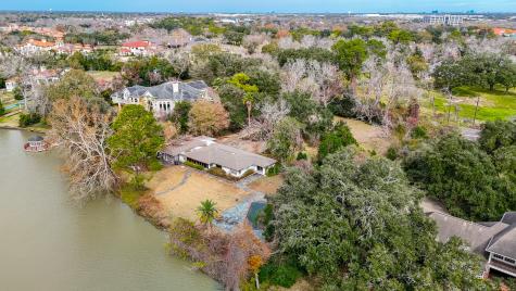 512 W Alkire Lake Drive Sugar Land TX 77478