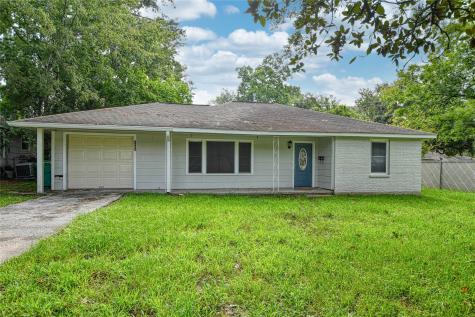 1504 N Roberson Street Conroe TX 77301
