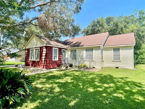 1006 Alvin Street El Campo TX 77437