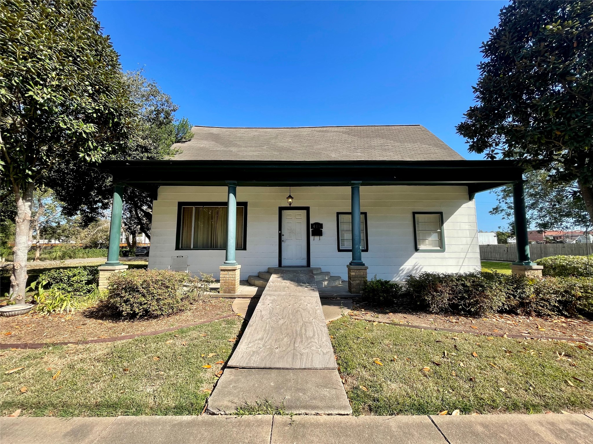 416 W Burleson Street Wharton TX 77488