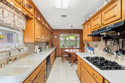 1118 S Amy Drive Deer Park TX 77536