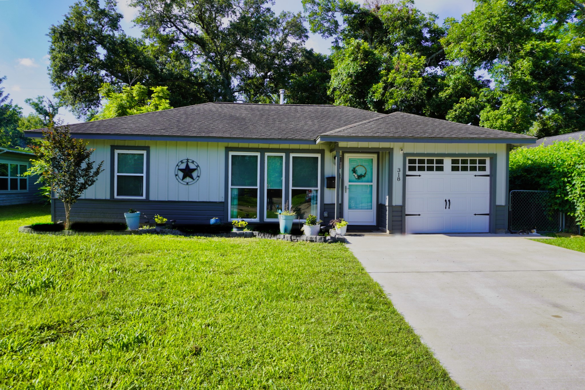 318 Acacia Street Lake Jackson TX 77566