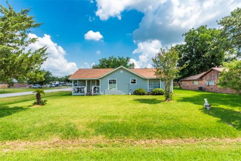 2411 Loch Lomond Street Highlands TX 77562