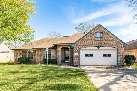 107 Bumelia Street Lake Jackson TX 77566