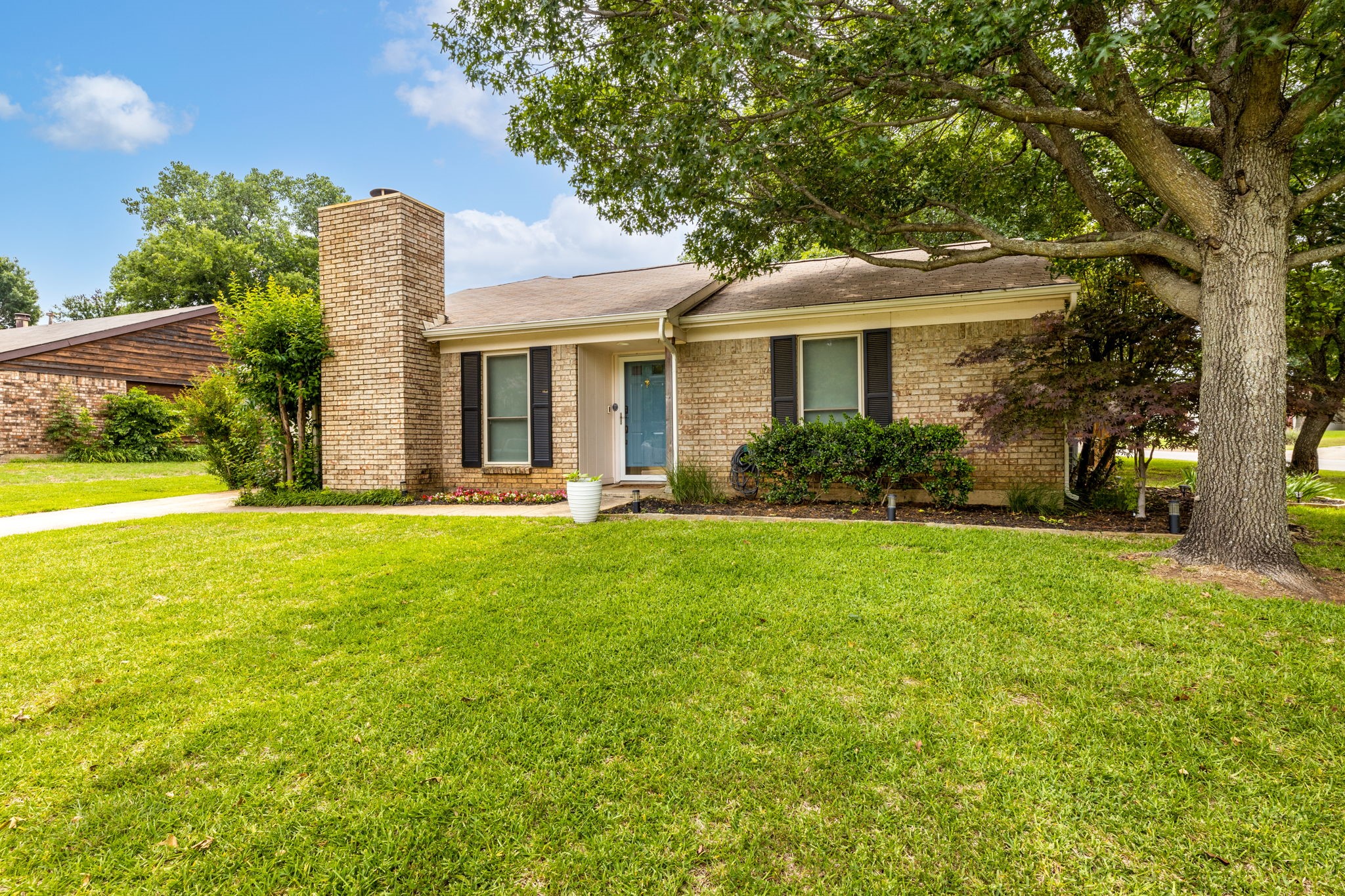 1041 S Riverside Drive Grapevine TX 76051