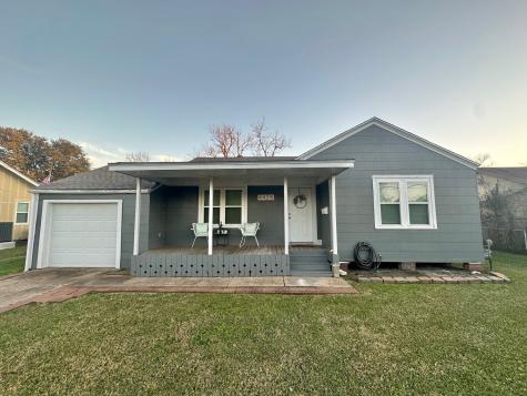 4425 Wilson Avenue Groves TX 77619
