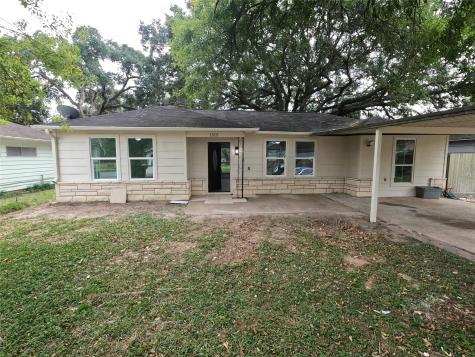 1515 W Blum Street Alvin TX 77511