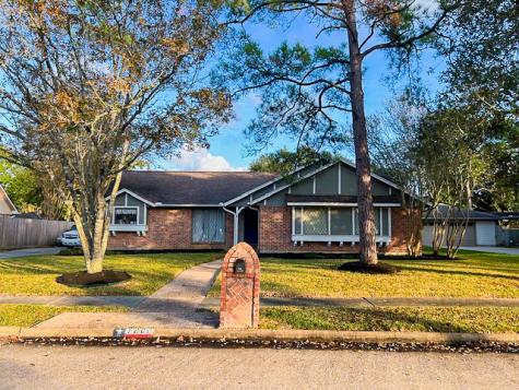 1203 Middlecreek Street Friendswood TX 77546