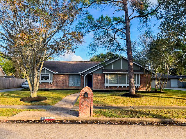1203 Middlecreek Street Friendswood TX 77546