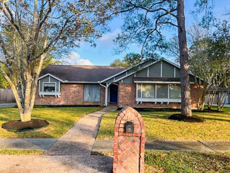 1203 Middlecreek Street Friendswood TX 77546