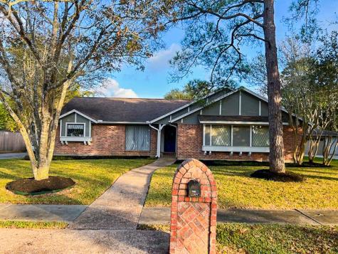 1203 Middlecreek Street Friendswood TX 77546