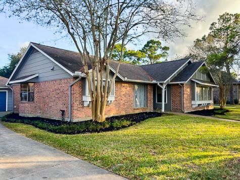 1203 Middlecreek Street Friendswood TX 77546