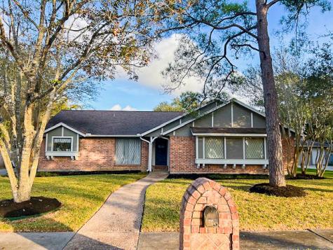 1203 Middlecreek Street Friendswood TX 77546