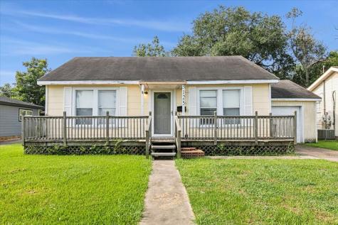 3125 South Drive Groves TX 77619