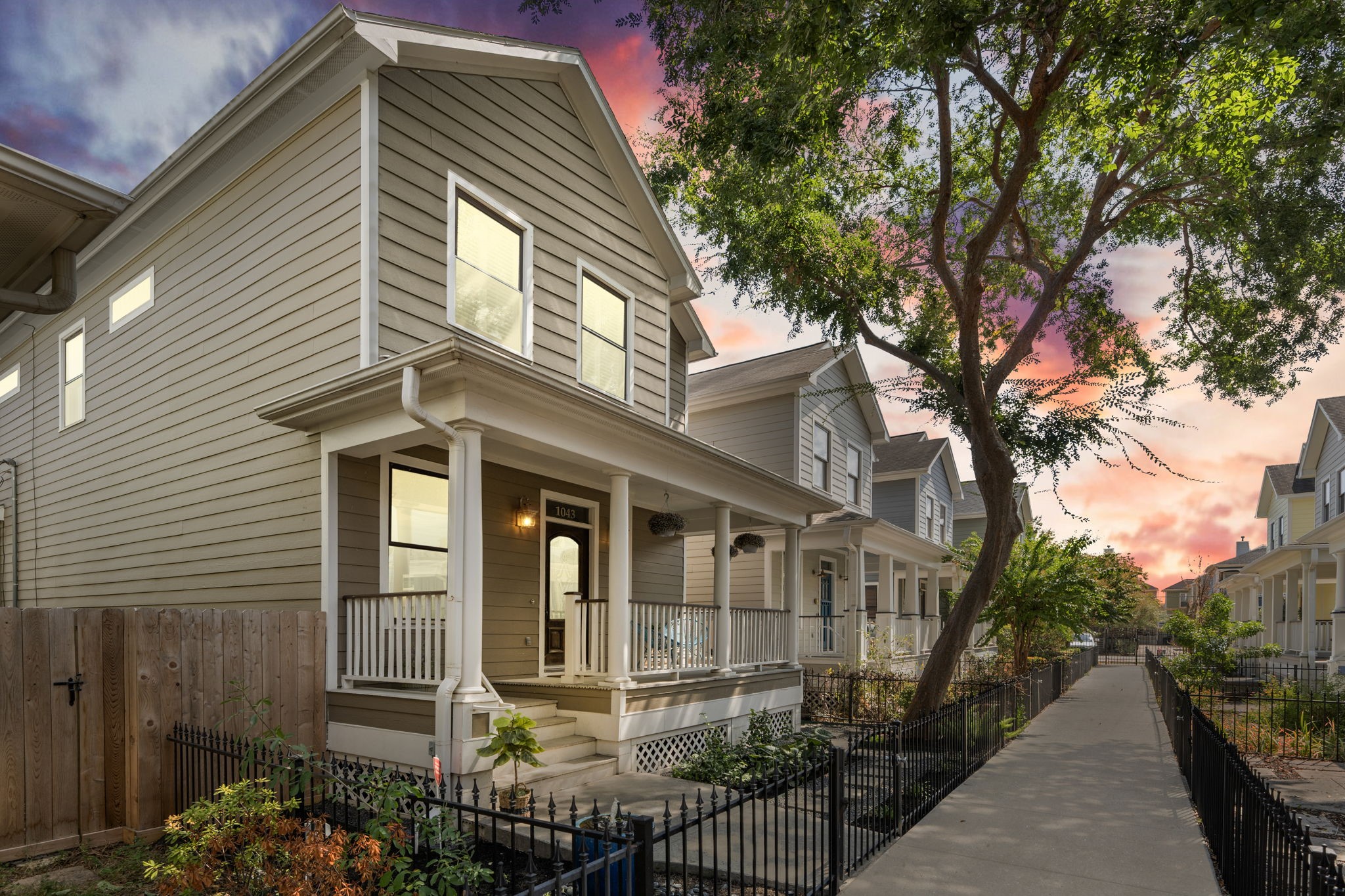 1043 W 16th Street Houston TX 77008