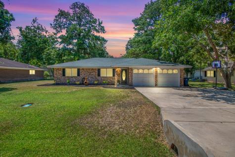108 Stucker Lane West Columbia TX 77486