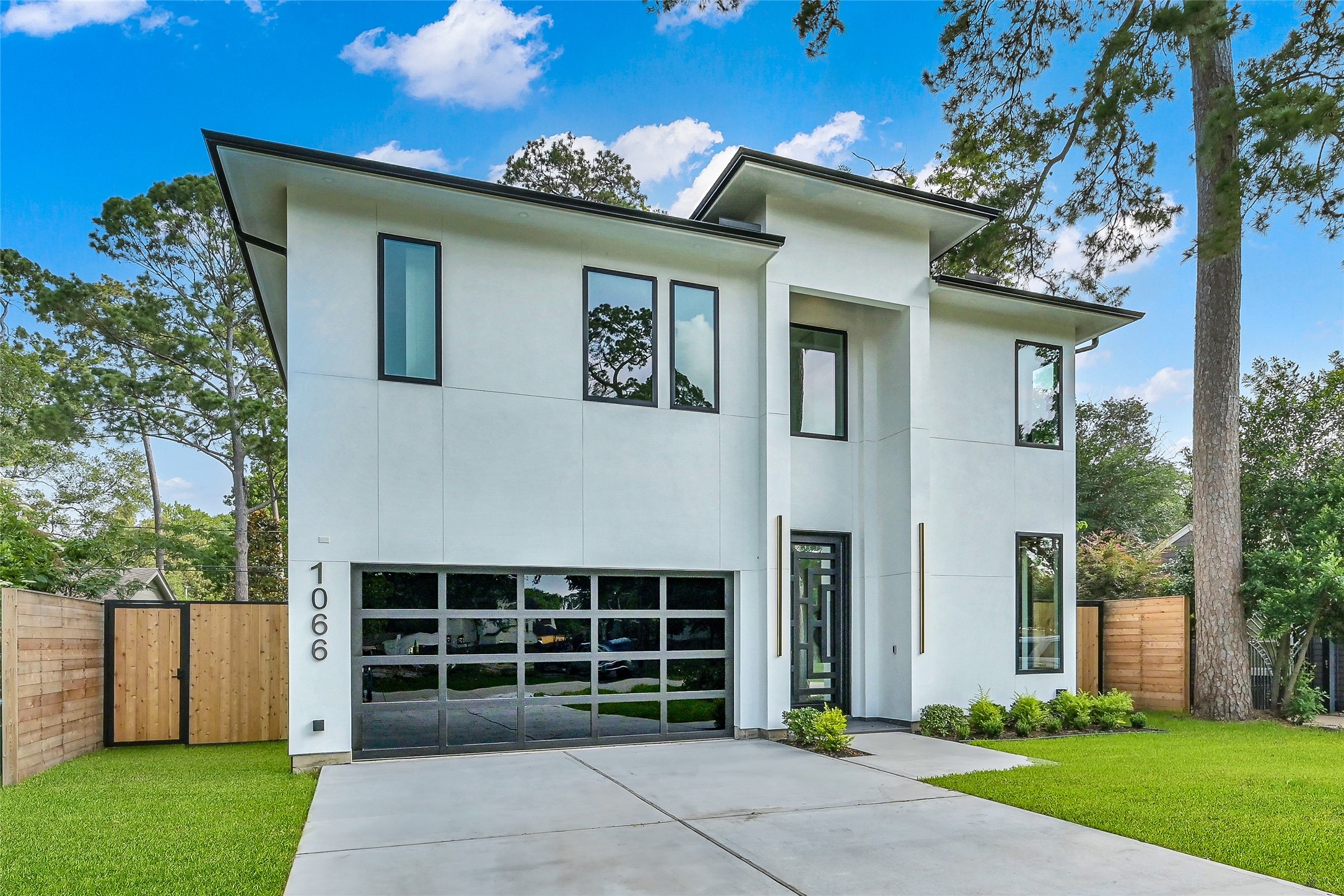 1066 Gardenia Drive Houston TX 77018