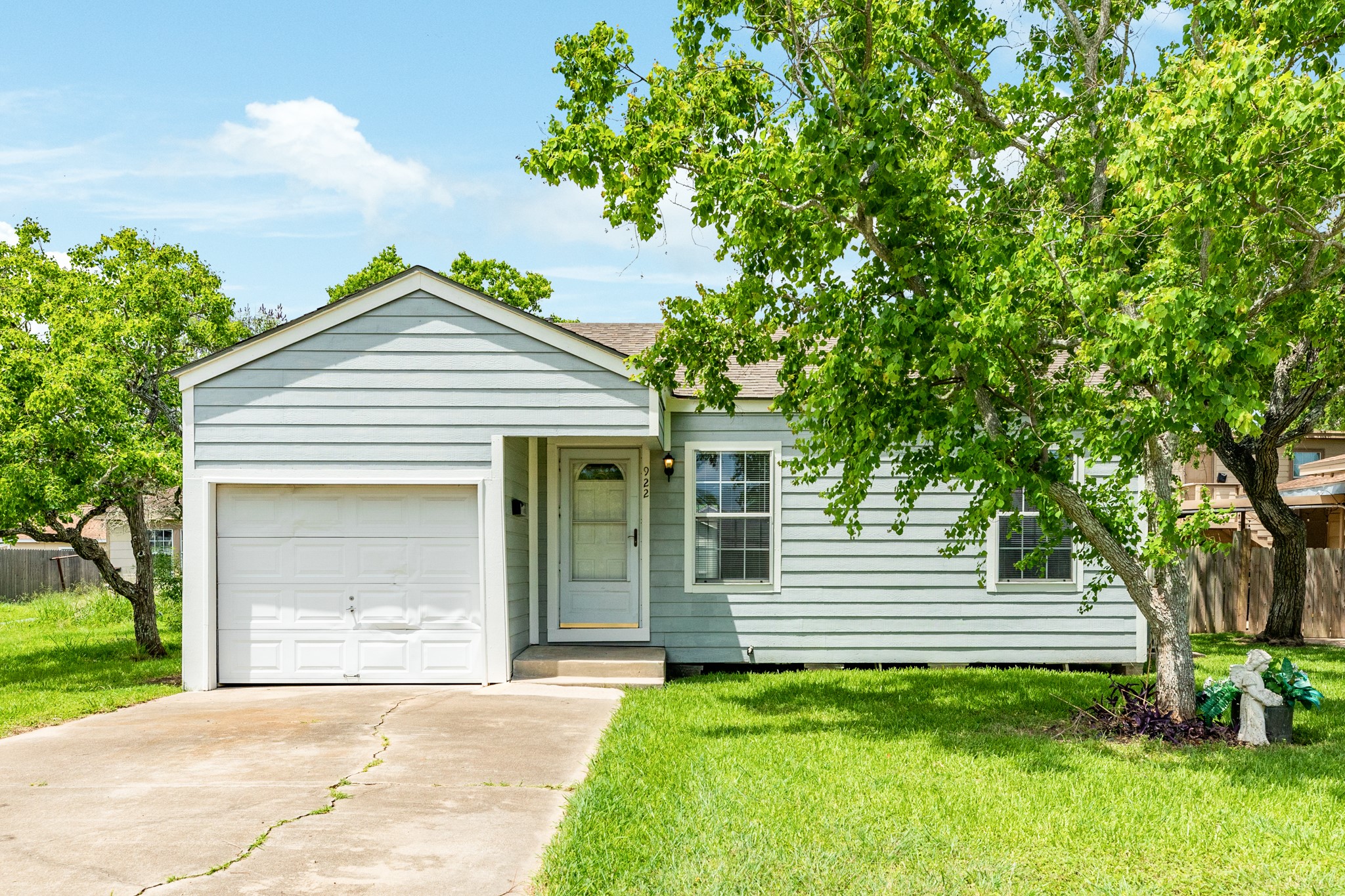 922 W 5th Street Freeport TX 77541