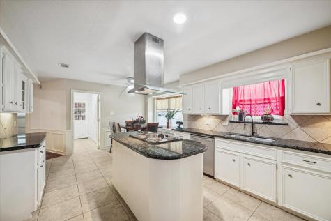 6723 Apple Valley Lane Houston TX 77069