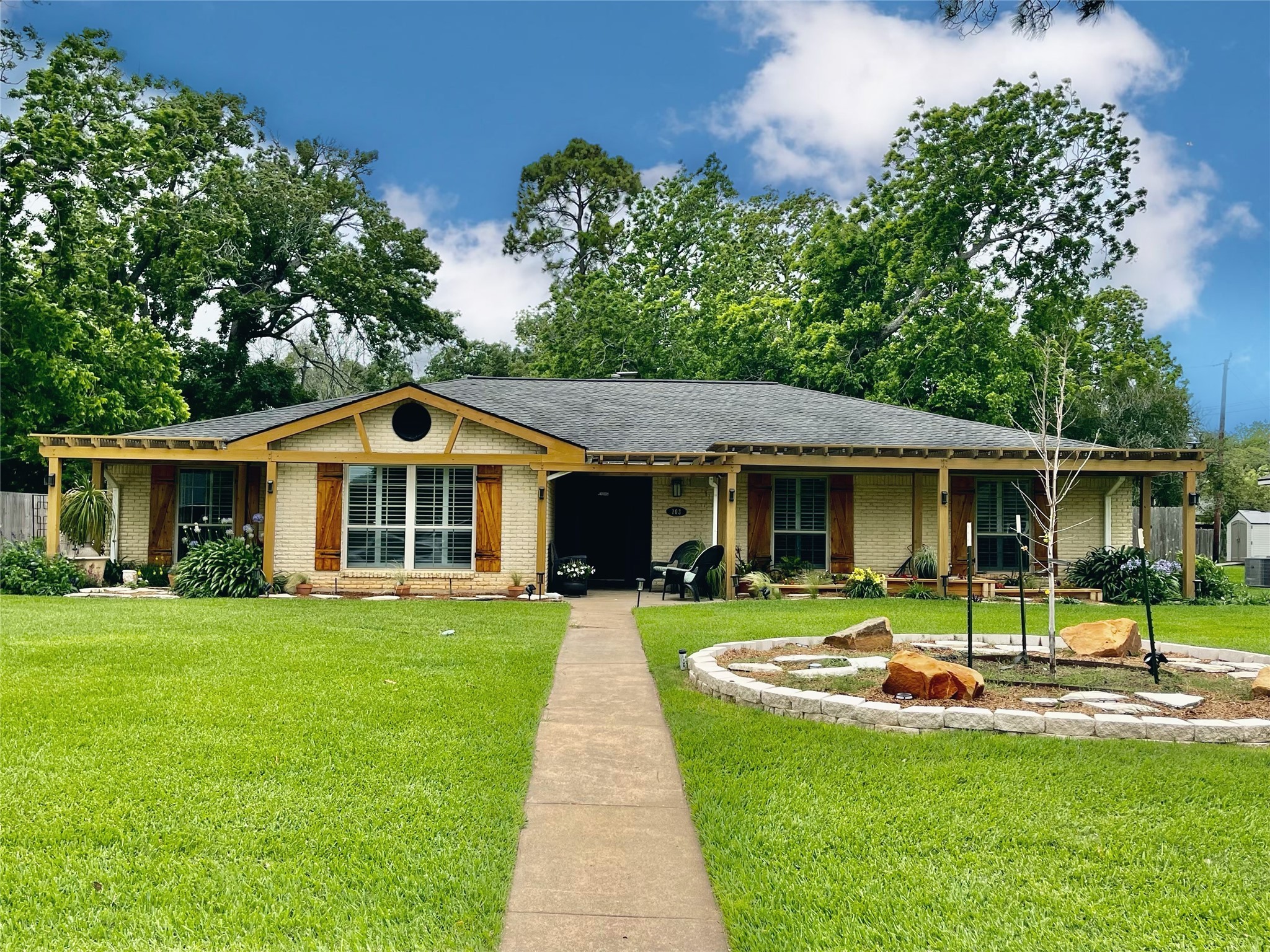 103 Hyacinth Street Lake Jackson TX 77566