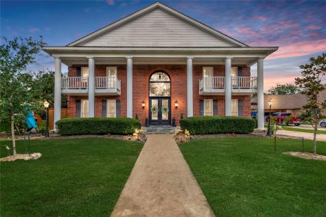 307 Lakeview Circle El Lago TX 77586