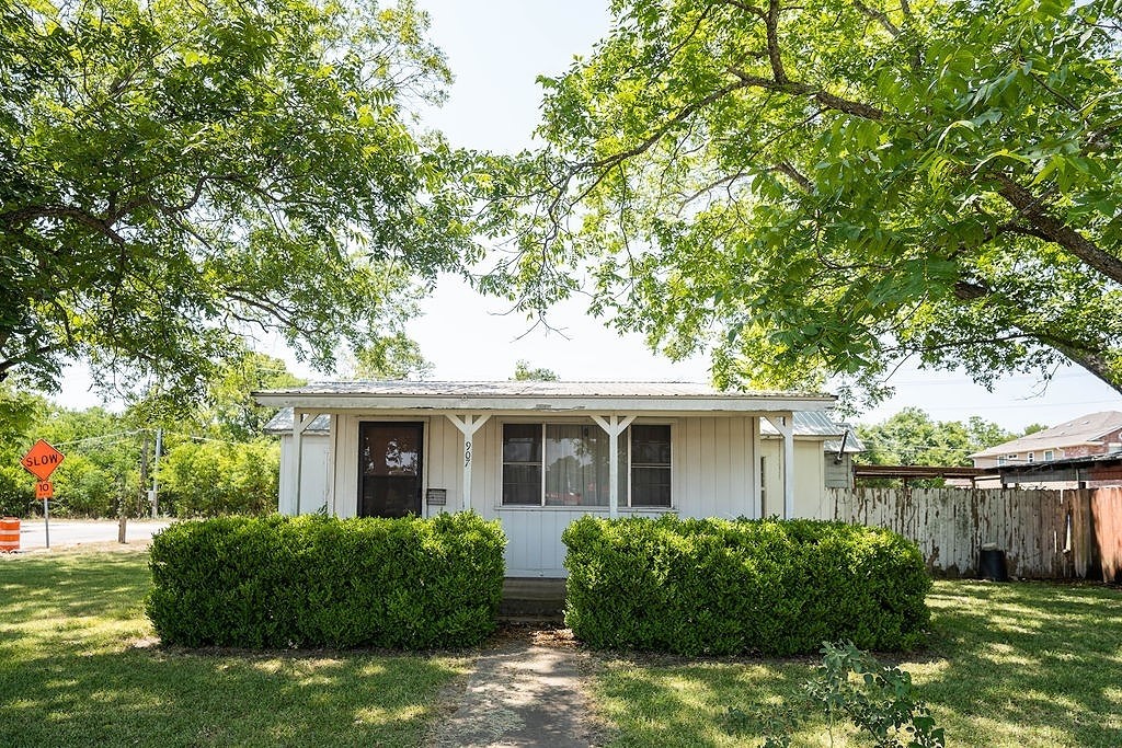 907 College Street Bastrop TX 78602