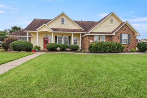 101 Revere Court Clute TX 77531