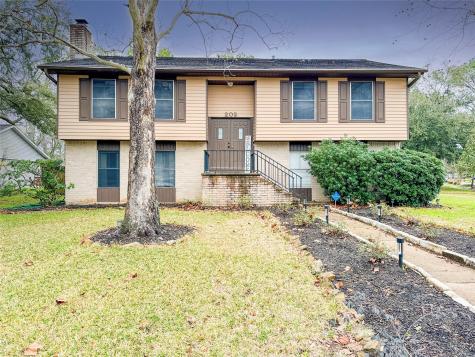 202 Pecan Valley Court Friendswood TX 77546