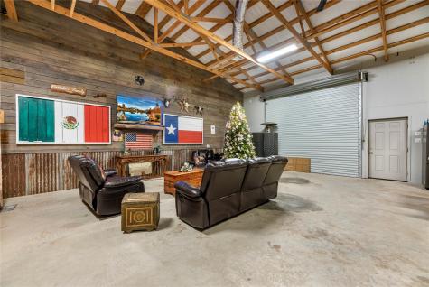 1210 County Road 32 Angleton TX 77515
