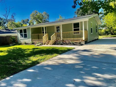 304 Azalea Street Lake Jackson TX 77566