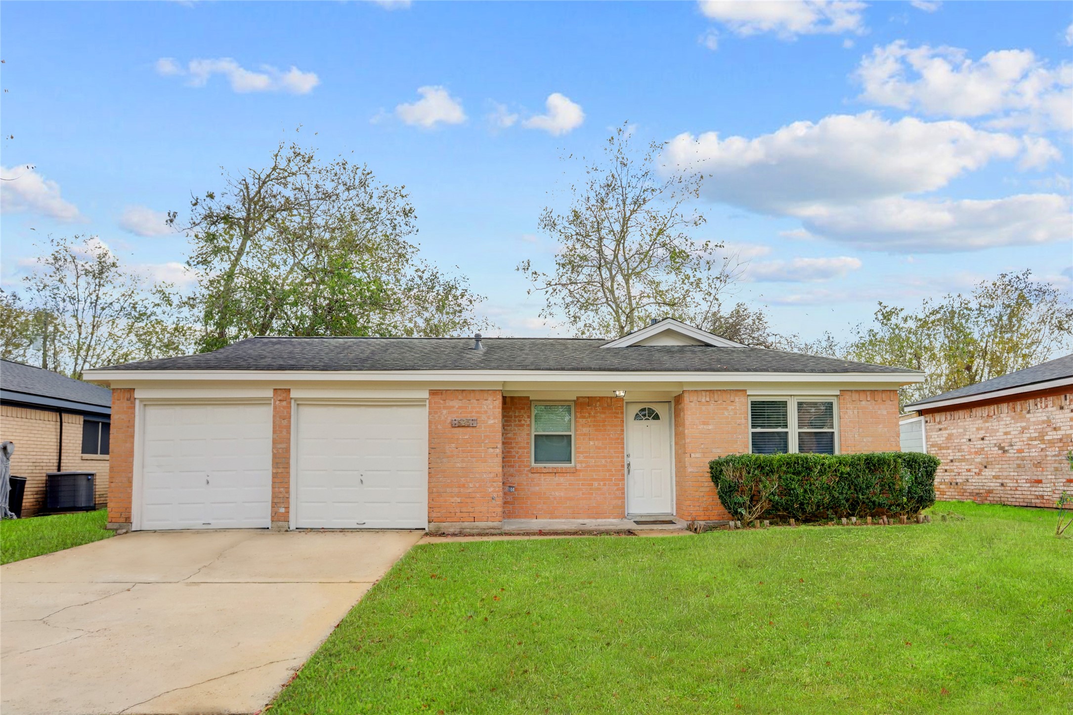 525 W Mimosa Street Angleton TX 77515