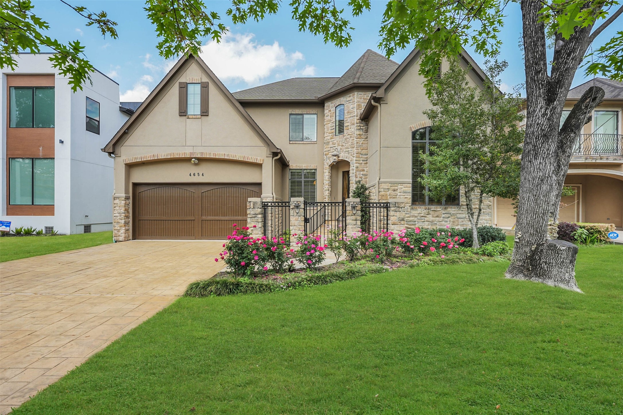 4654 Spruce Street Bellaire TX 77401