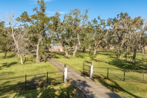 1907 Oak Island Drive Lake Jackson TX 77566