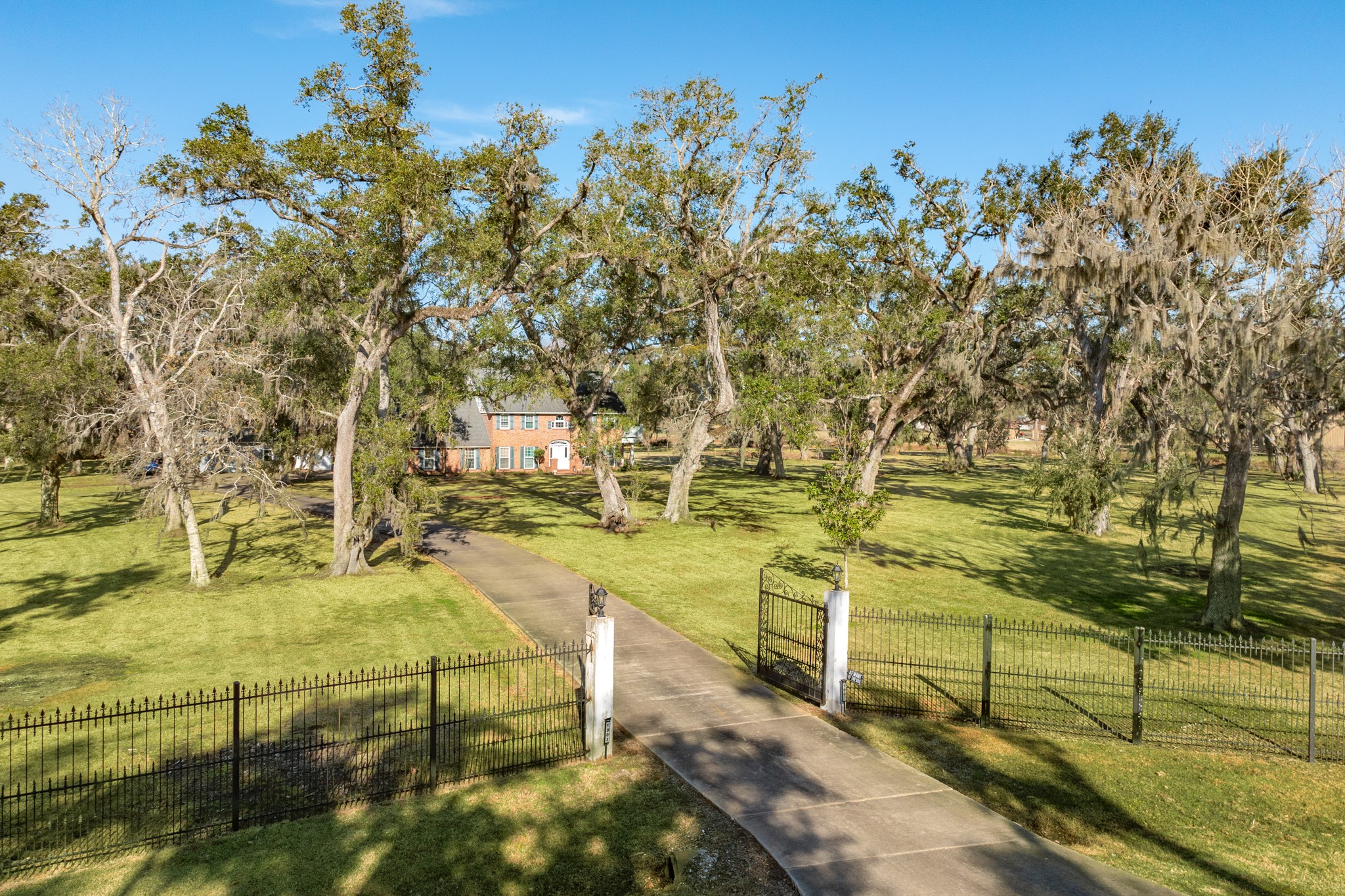 1907 Oak Island Drive Lake Jackson TX 77566