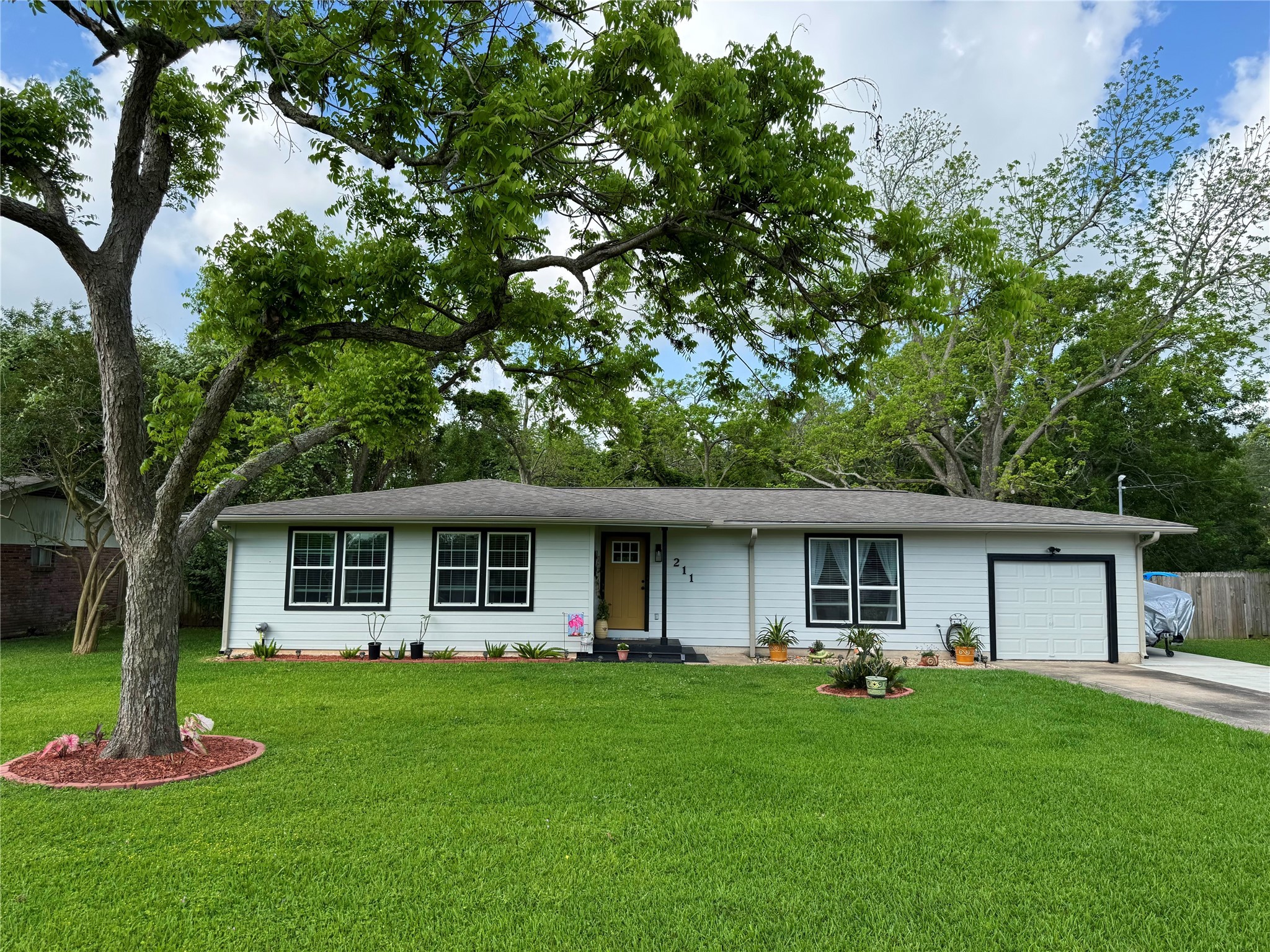 211 Southern Oaks Drive Lake Jackson TX 77566
