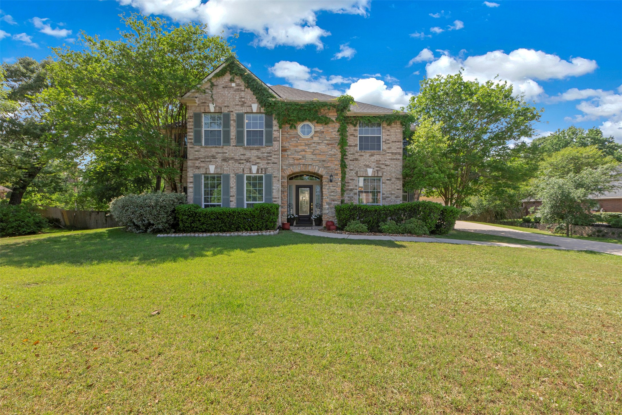 1120 Silveridge Conroe TX 77304