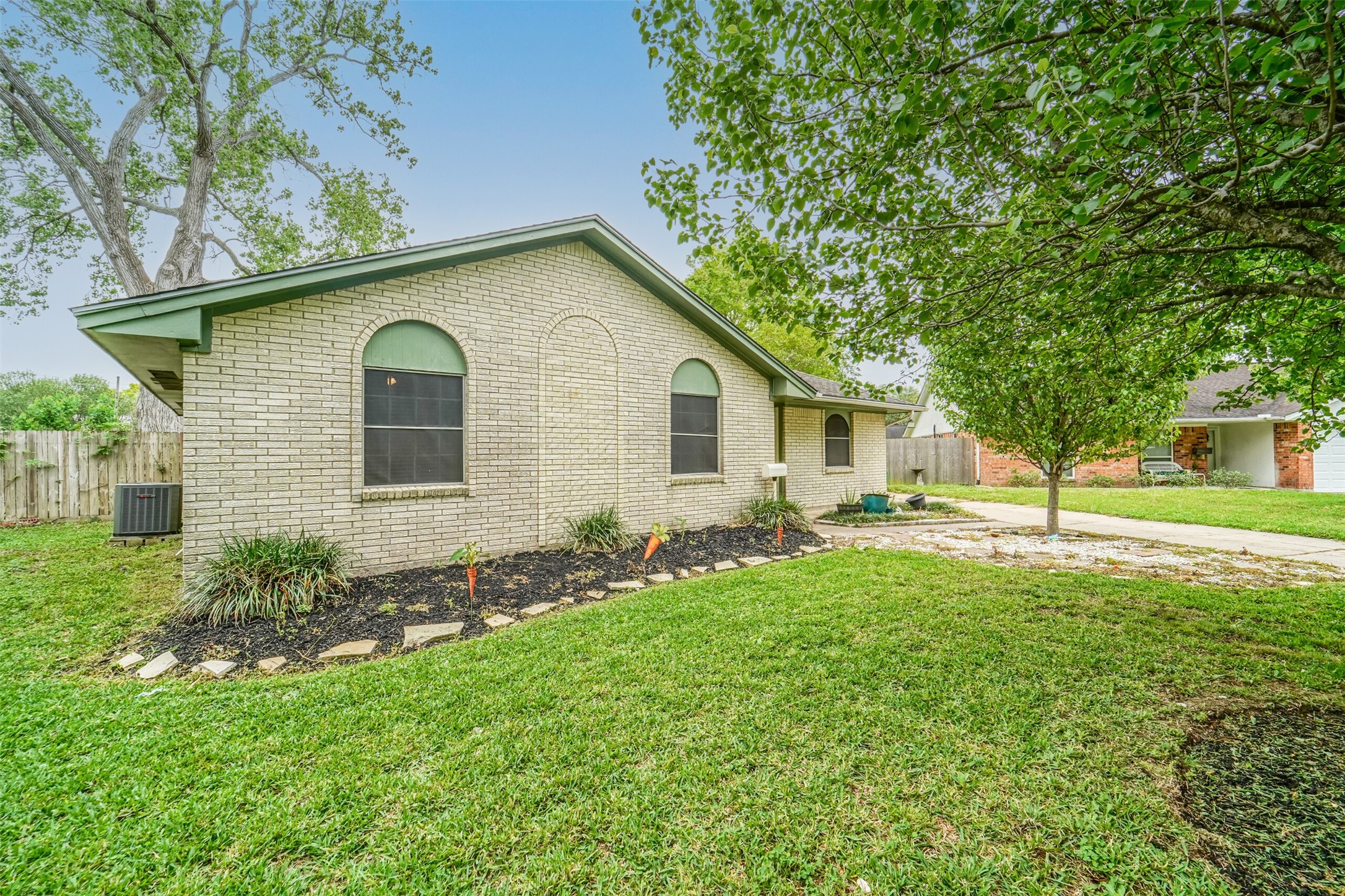 5002 Carmona Lane Pearland TX 77584