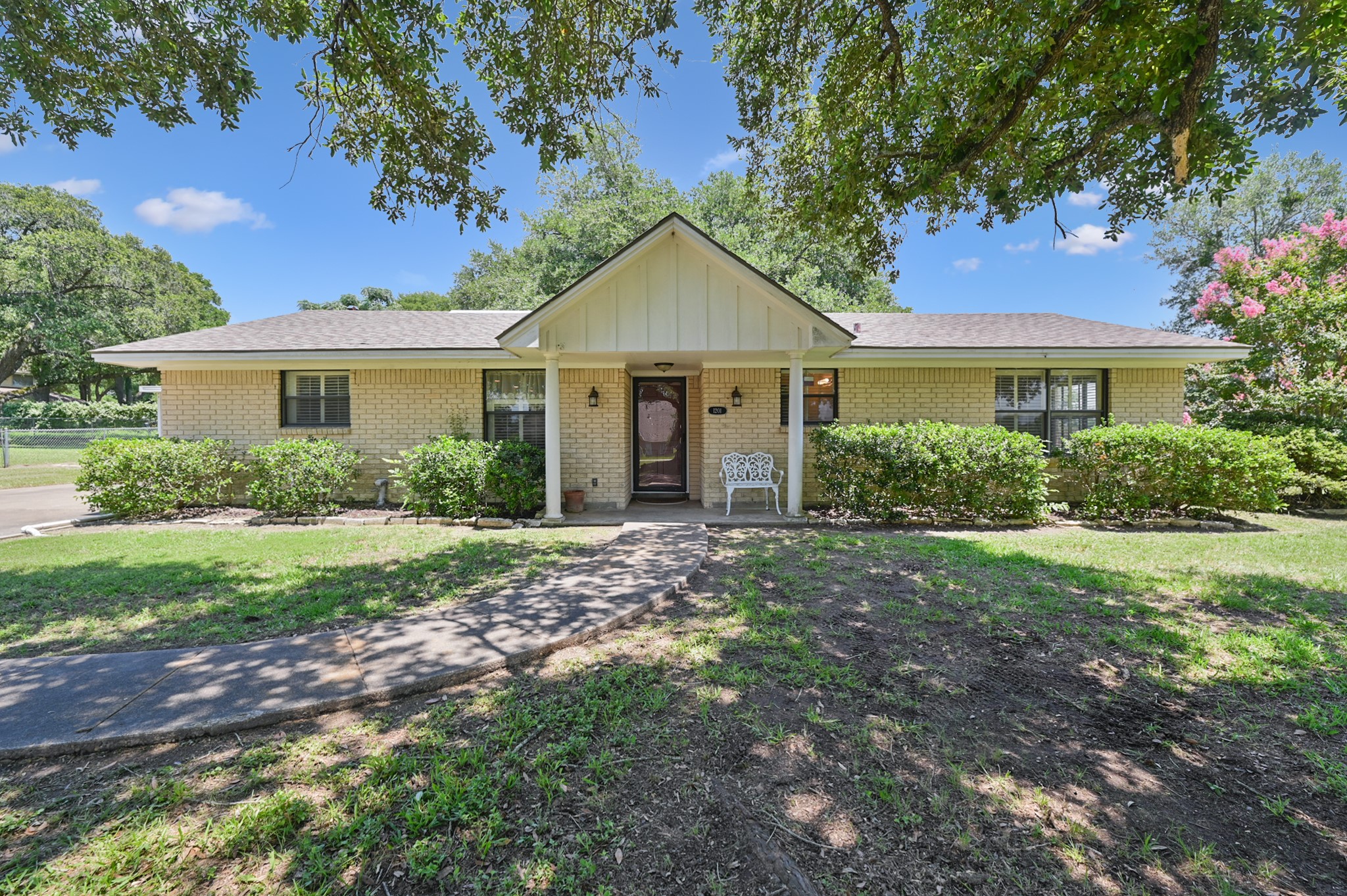 1201 S State Street Madisonville TX 77864