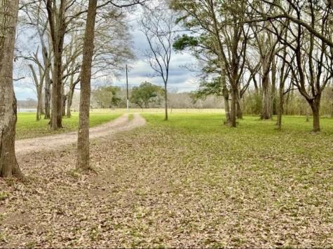 327 County Road 735 Angleton TX 77515