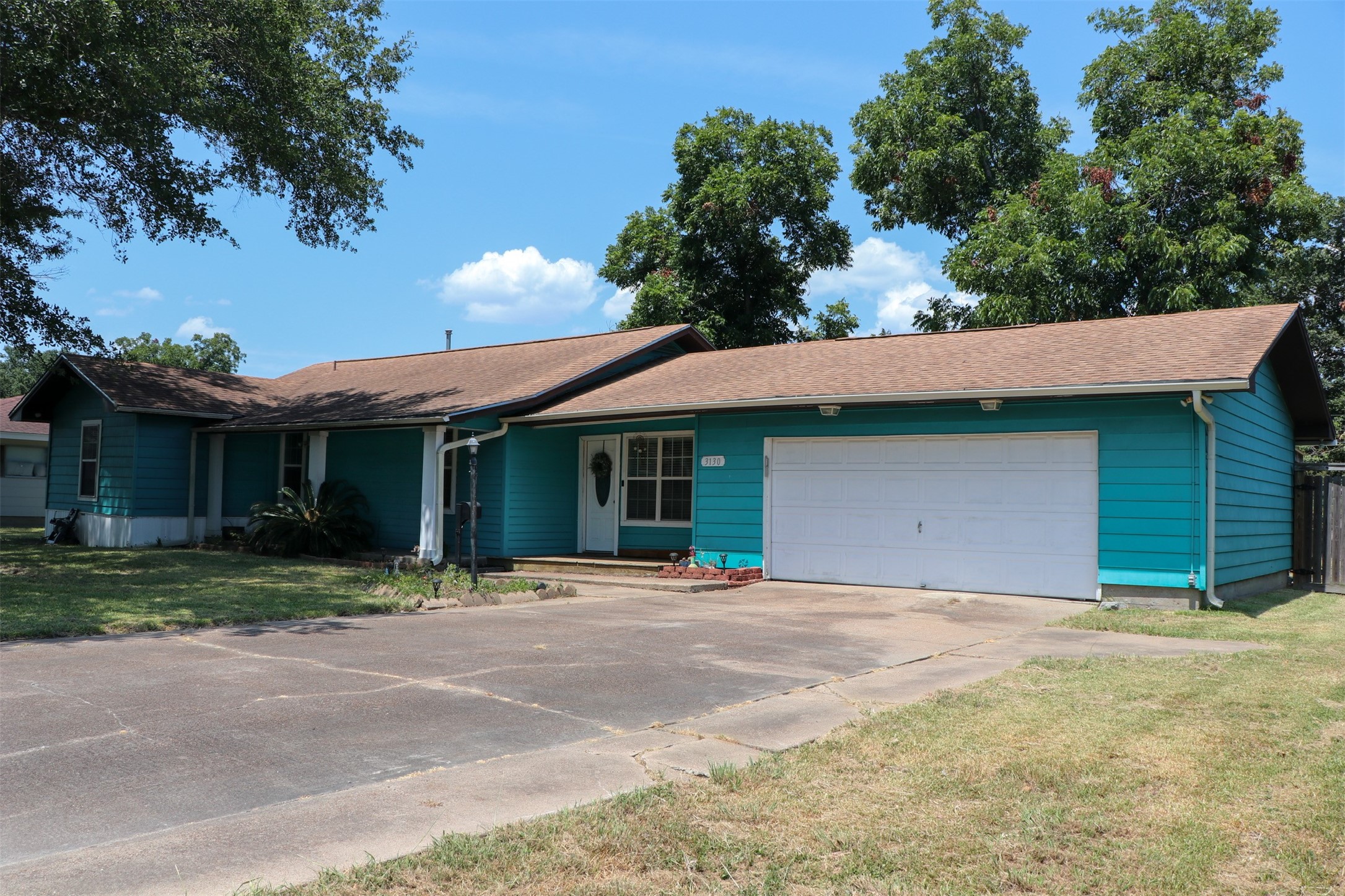 3130 Cherry Avenue Groves TX 77619