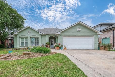 2215 Aberdeen Drive League City TX 77573