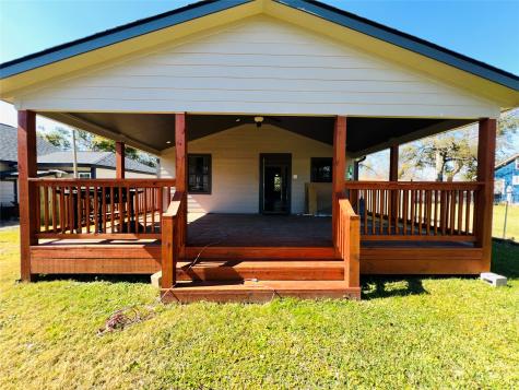 309 Aycock Street Clute TX 77531
