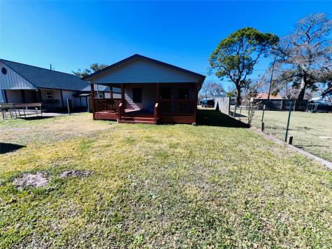 309 Aycock Street Clute TX 77531