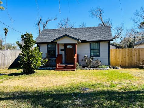 309 Aycock Street Clute TX 77531