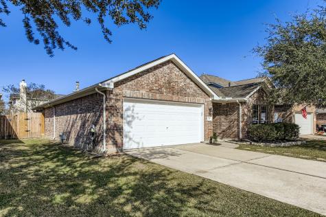 703 Elizabeth Street Alvin TX 77511