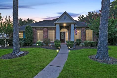 602 Lake Forest Drive Friendswood TX 77546