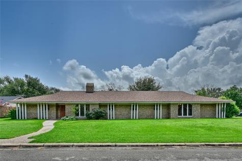 687 Bending Oaks Drive Bellville TX 77418