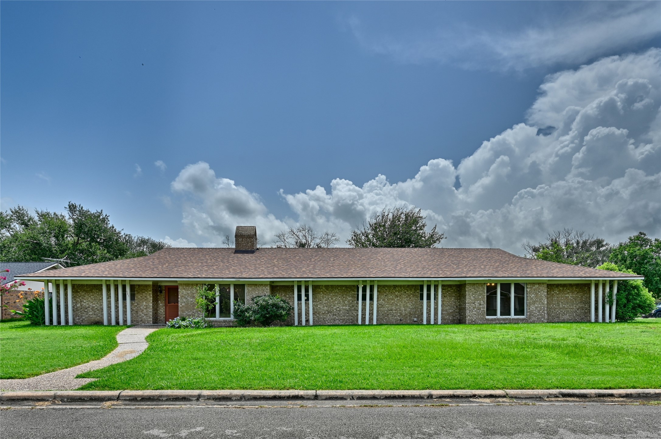 687 Bending Oaks Drive Bellville TX 77418