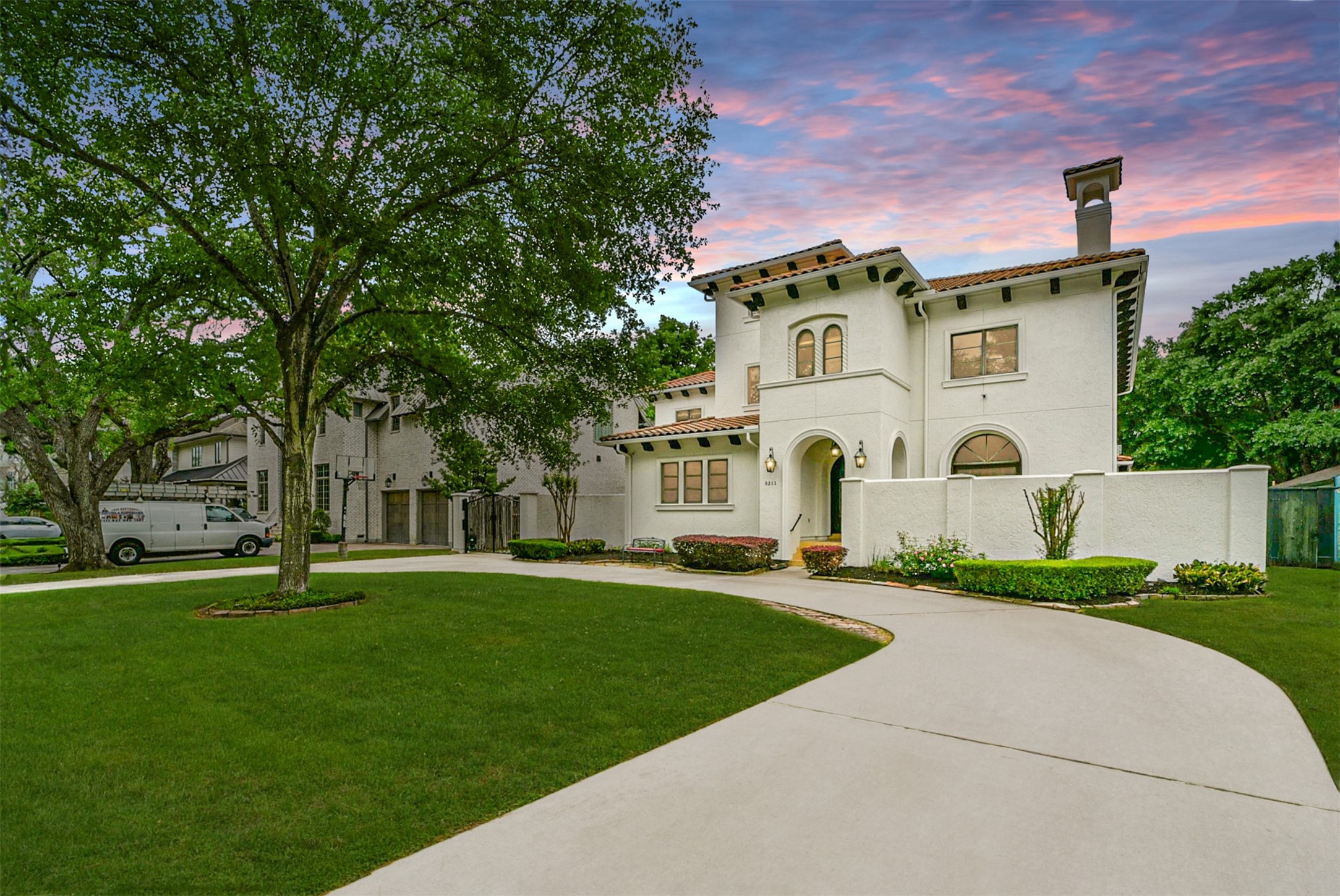 5211 Holly Street Bellaire TX 77401
