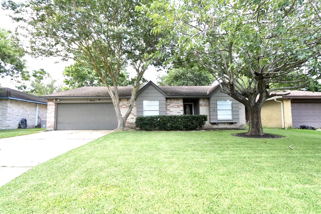 9911 Hummingbird Street La Porte TX 77571